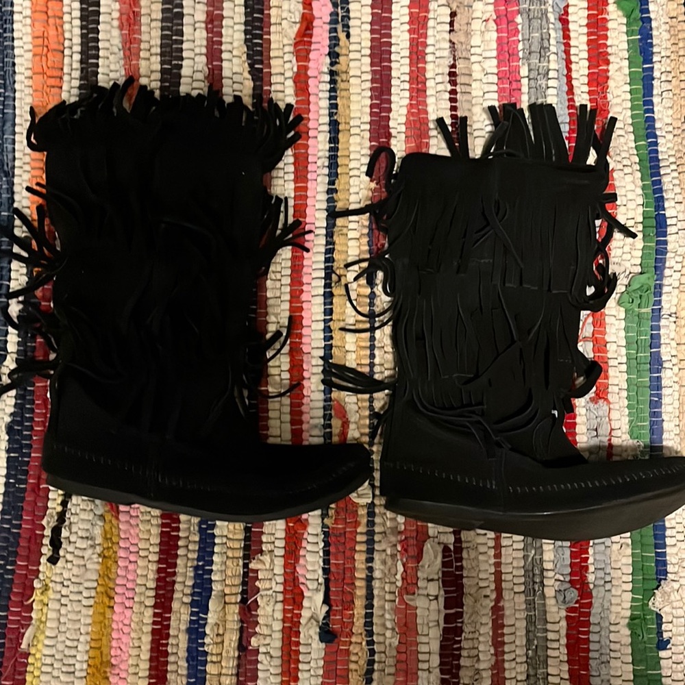 Size 9 Minnetonka boots